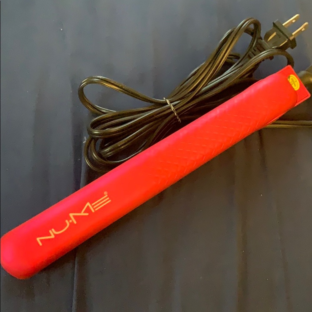 Nume Hair straightener